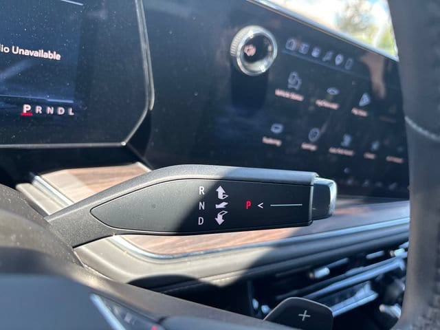 2025 Chevrolet Suburban Z71 - Photo 21
