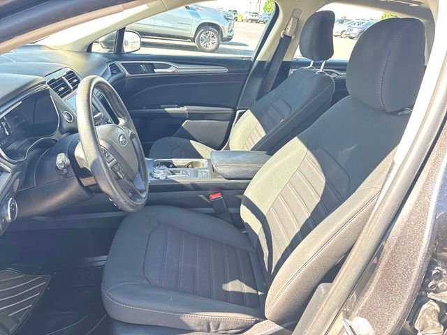 2020 Ford Fusion SE - Photo 9