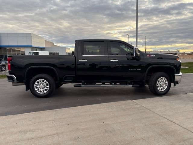2022 Chevrolet Silverado 3500HD LTZ photo 2