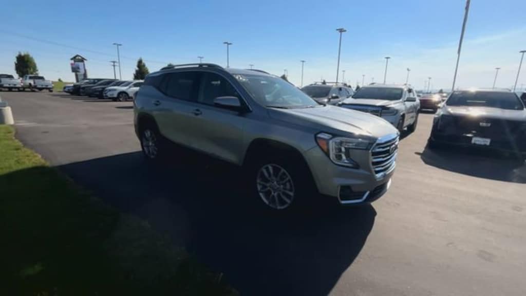 Used 2024 GMC Terrain SLT SUV