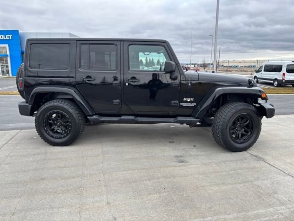 Used 2017 Jeep Wrangler Unlimited Sahara 4x4 SUV