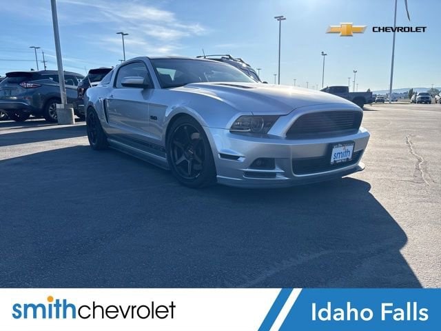 2013 Ford Mustang GT Premium's photo