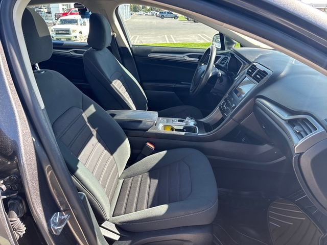 2020 Ford Fusion SE - Photo 22