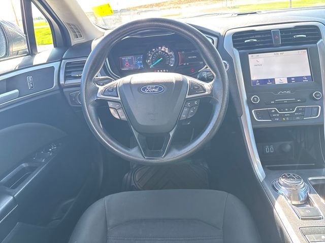 2020 Ford Fusion SE - Photo 13