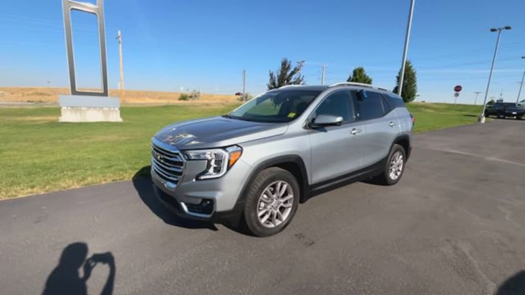 Used 2024 GMC Terrain SLT SUV