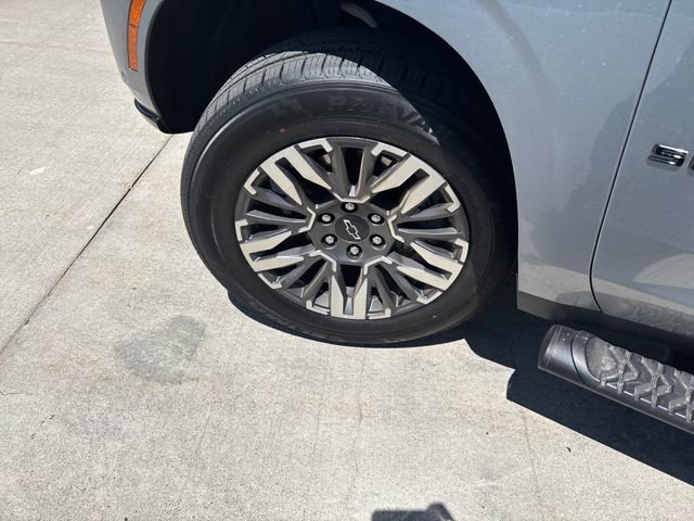 2025 Chevrolet Suburban Z71 - Photo 27