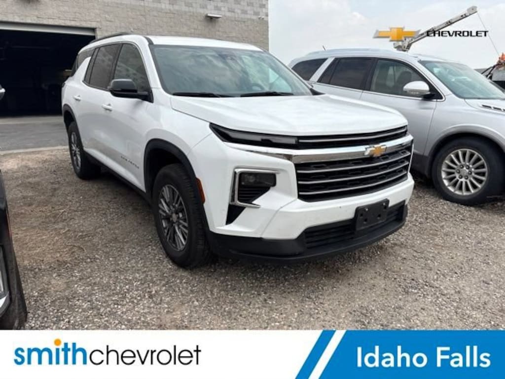 Used 2025 Chevrolet Traverse LT SUV