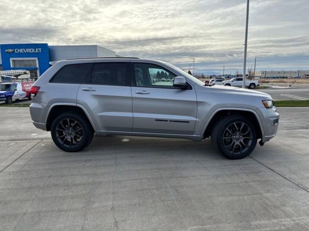 Used 2020 Jeep Grand Cherokee Altitude 4X4 SUV