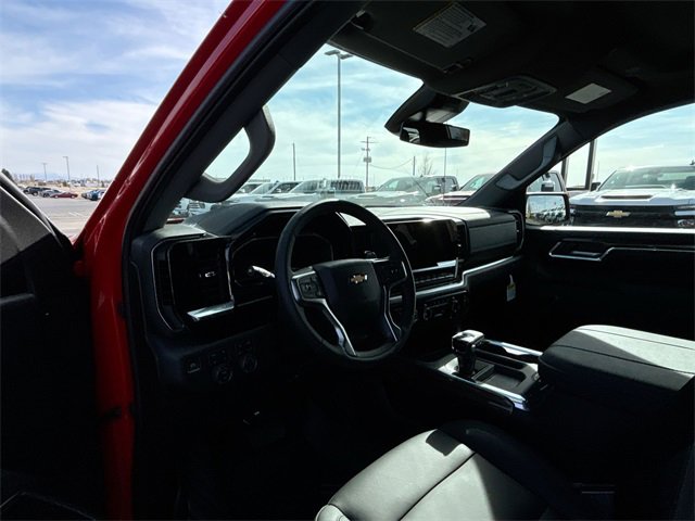 2025 Chevrolet Silverado 1500 LT photo 2