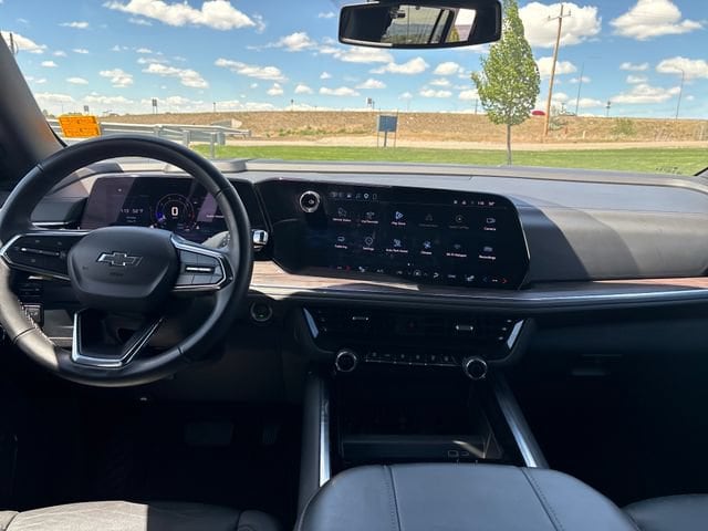 2025 Chevrolet Suburban Z71 - Photo 12