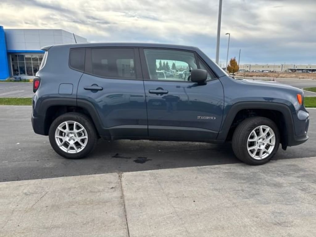 Used 2023 Jeep Renegade Latitude 4x4 SUV