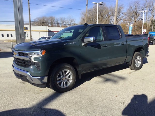 2026 Chevrolet Silverado photo 4
