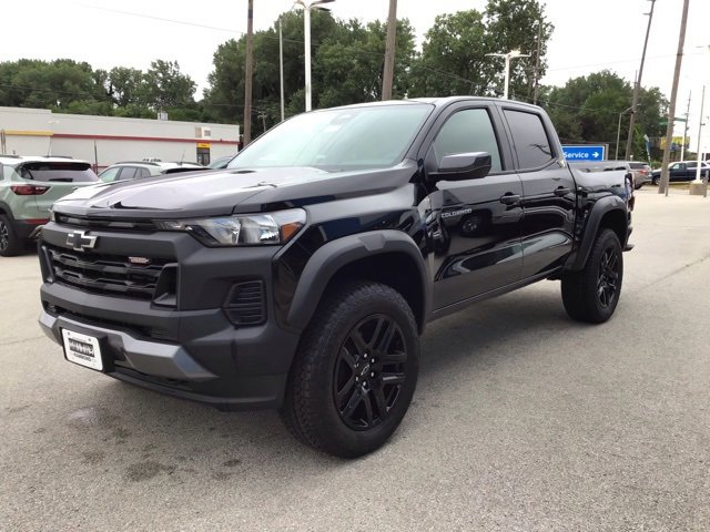 2025 Chevrolet Colorado Trail Boss photo 2