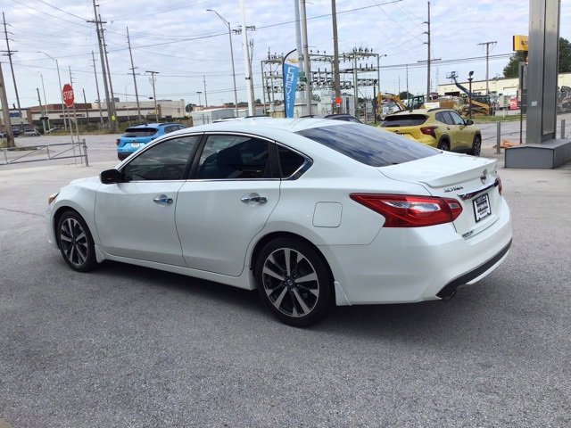 Used 2016 Nissan Altima SR with VIN 1N4AL3AP5GC209340 for sale in Hammond, IN