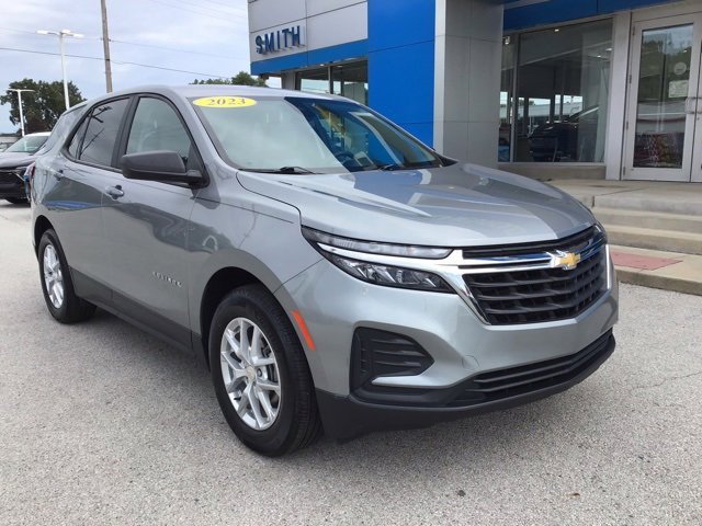 2023 Chevrolet Equinox LS photo 2
