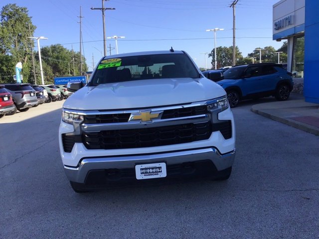 2025 Chevrolet Silverado 1500 LT photo 3