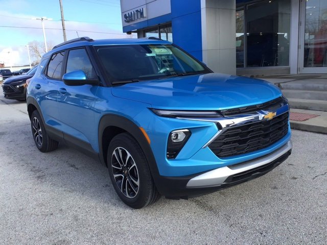 2025 Chevrolet Trailblazer LT photo 2