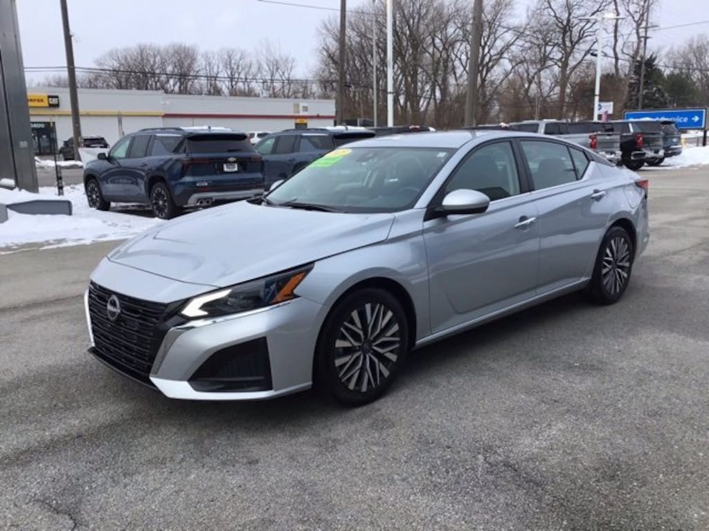 Used 2023 Nissan Altima 2.5 SV