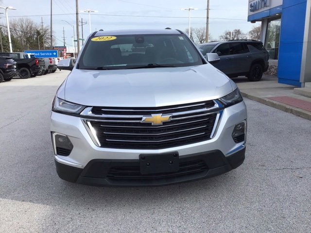 2022 Chevrolet Traverse Leather photo 2