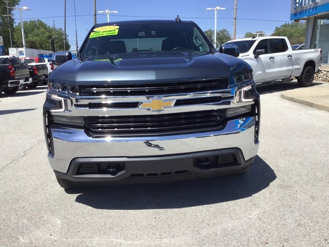 2022 Chevrolet Silverado 1500 LT photo 3
