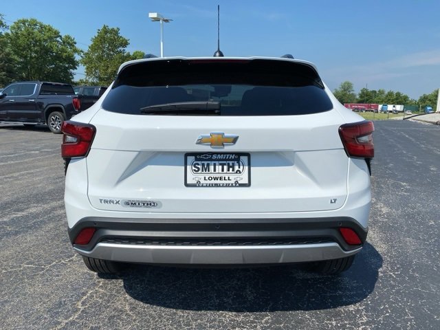 2025 Chevrolet Trax LT photo 4