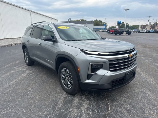 2025 Chevrolet Traverse photo 3