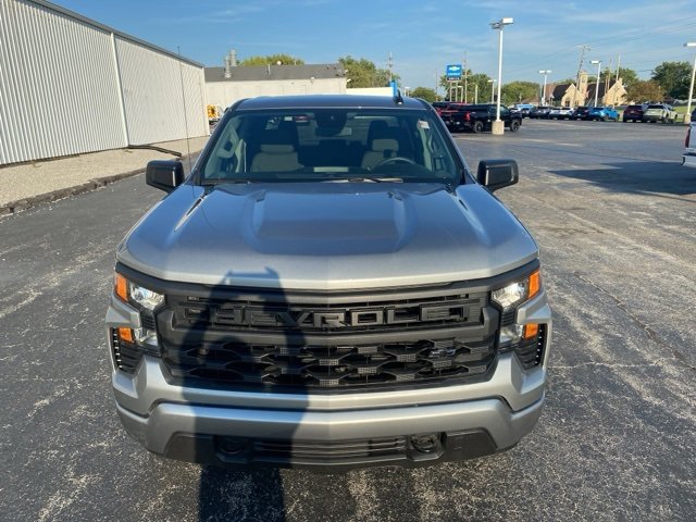 2026 Chevrolet Silverado 1500 Custom photo 3