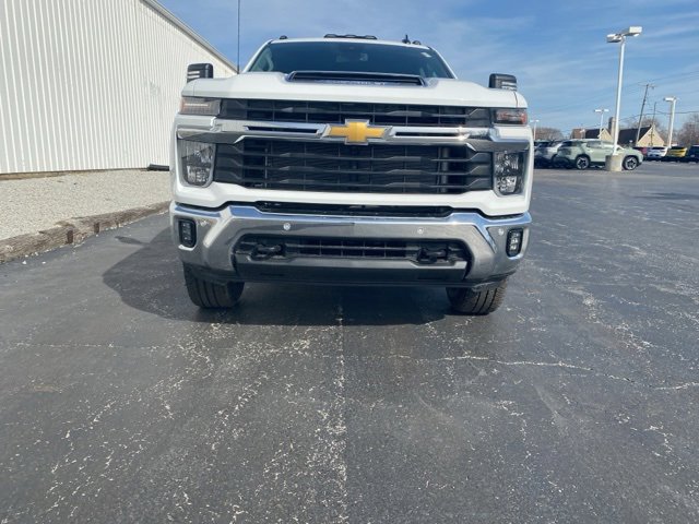 2025 Chevrolet Silverado 2500HD LT photo 3