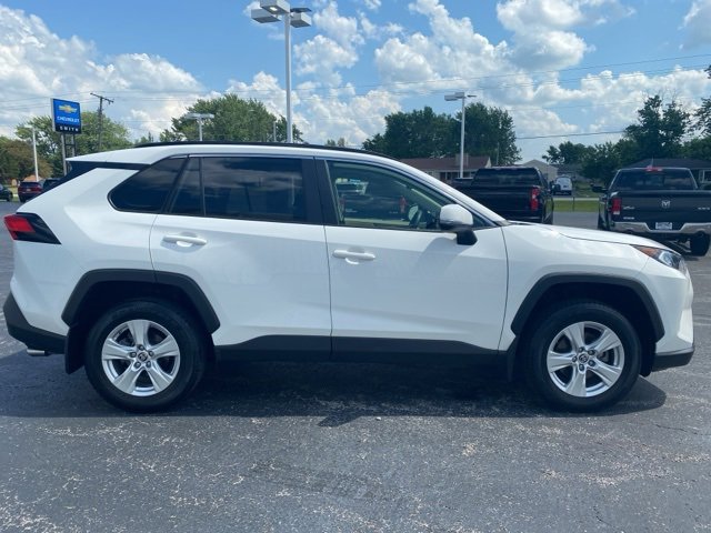 2019 Toyota RAV4 XLE photo 3
