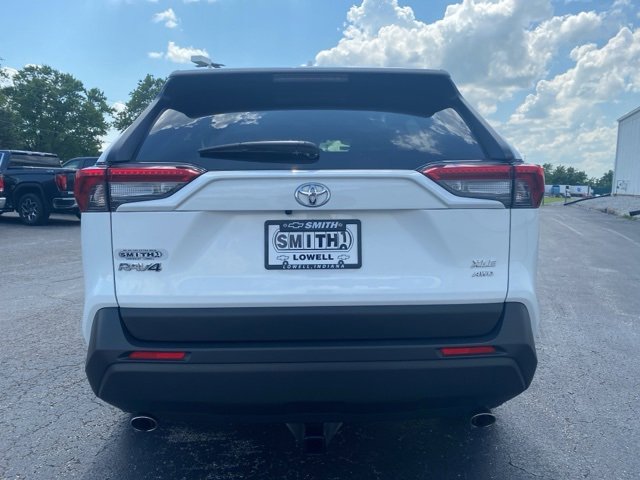 2019 Toyota RAV4 XLE photo 4