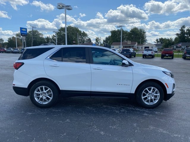2024 Chevrolet Equinox LT photo 2