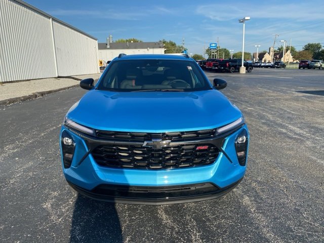 2025 Chevrolet Trax photo 2