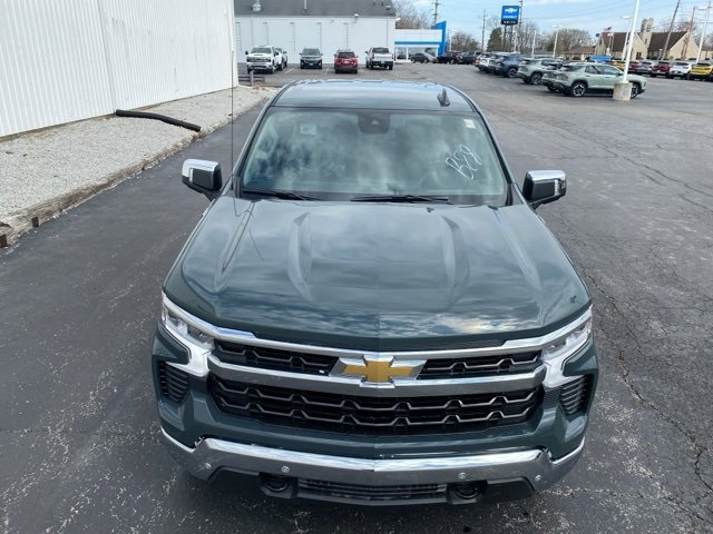 2025 Chevrolet Silverado 1500 LT photo 4
