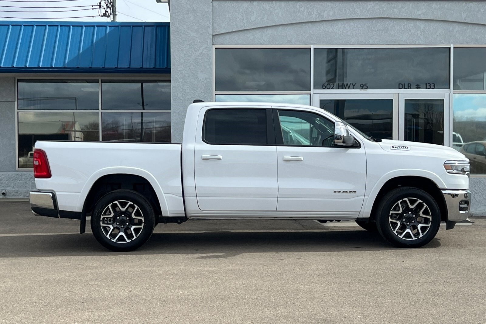 2025 Ram 1500 Laramie photo 4