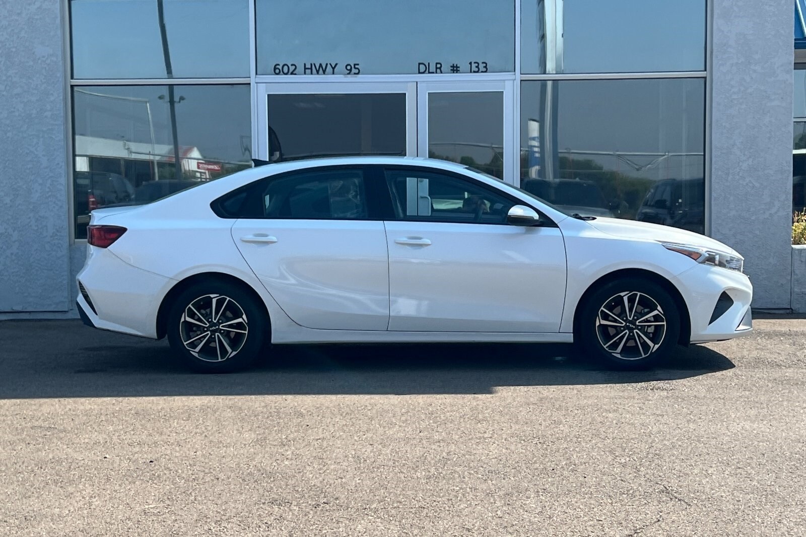 2023 Kia Forte LXS photo 2
