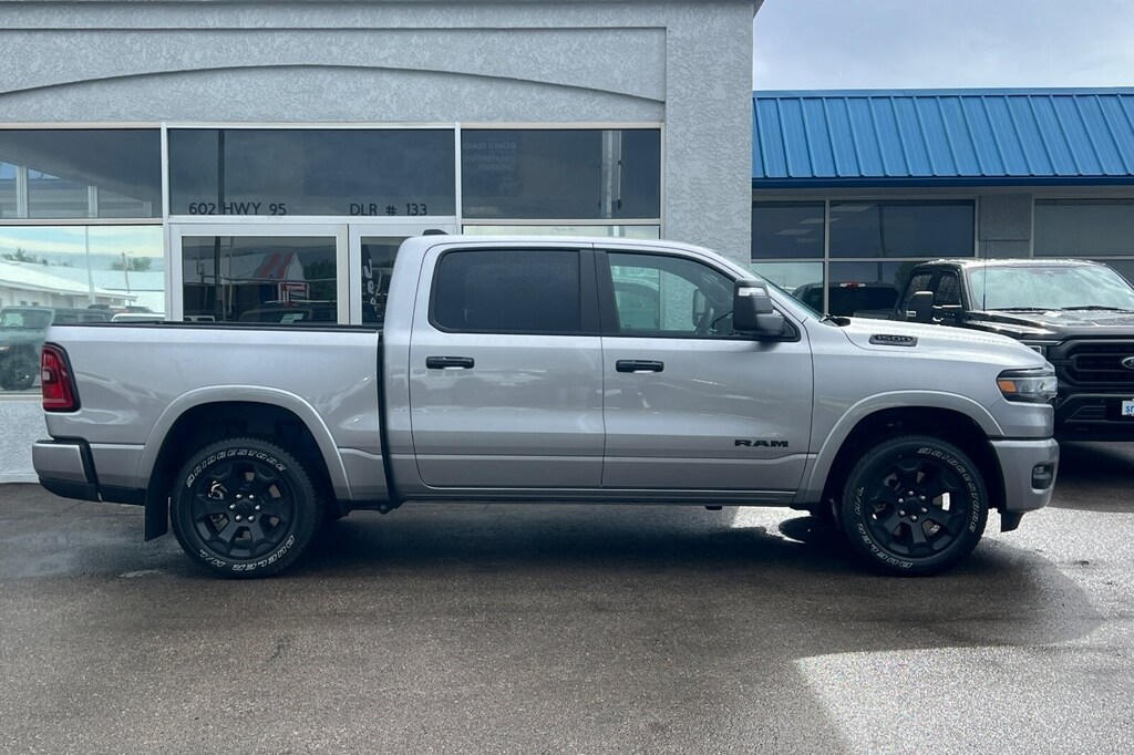 New 2025 Ram 1500 BIG HORN CREW CAB 4X4 5'7 BOX Pickup