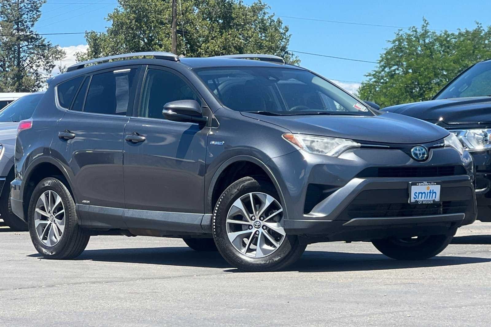 Used 2018 Toyota RAV4 LE with VIN JTMRJREV9JD181834 for sale in Weiser, ID