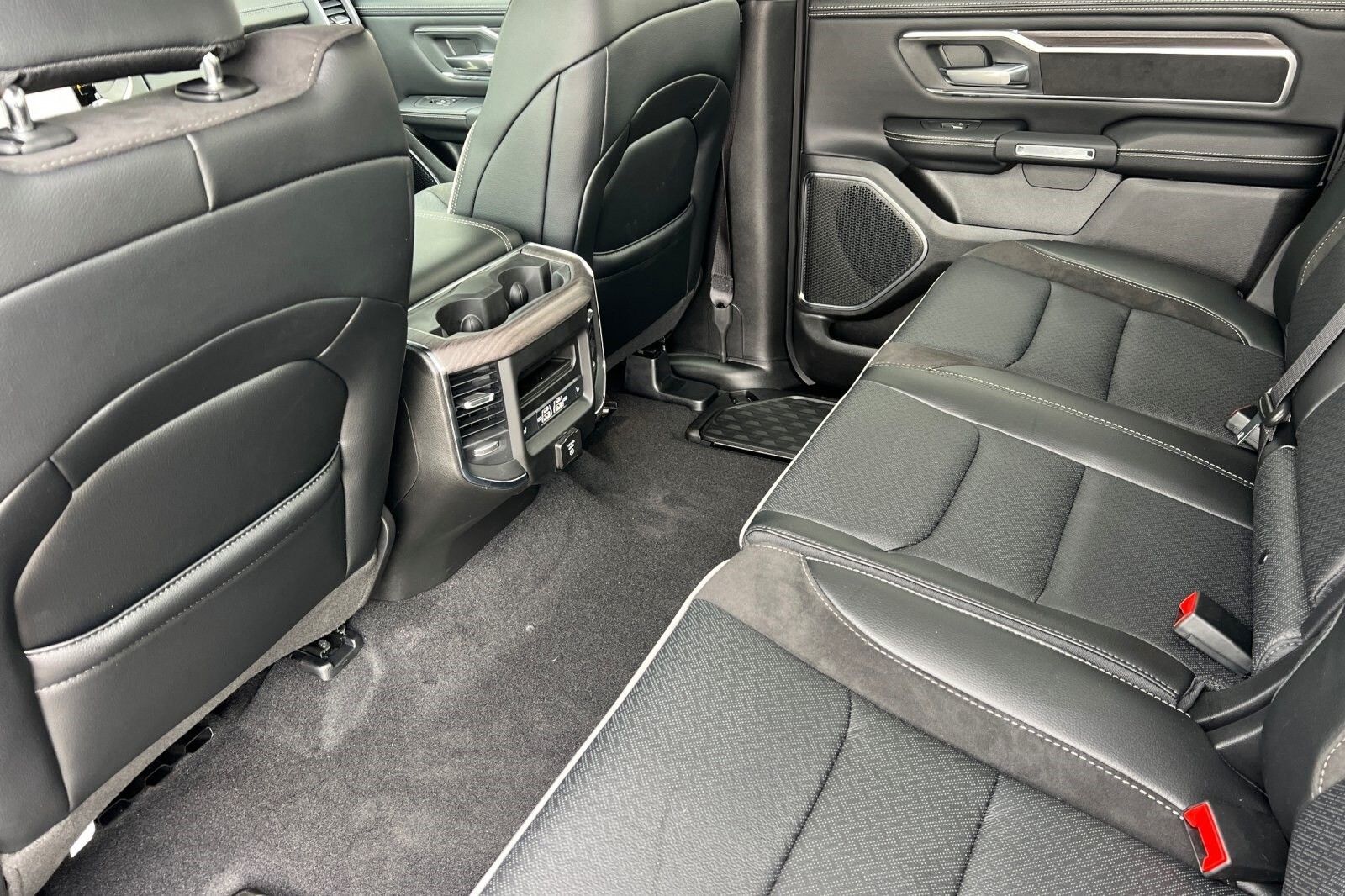 2025 RAM 1500 Laramie - Photo 13