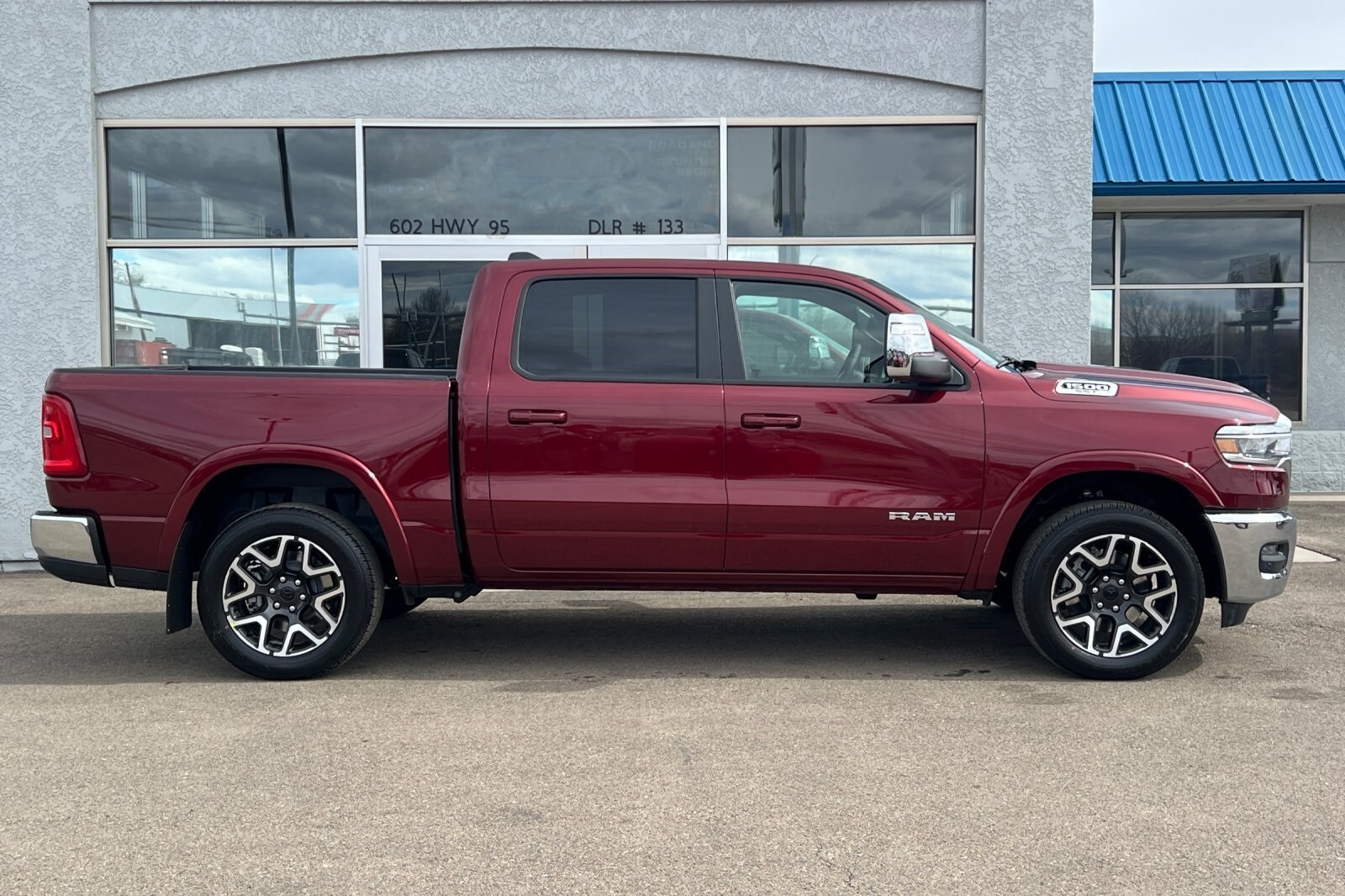 2025 Ram 1500 Laramie photo 4