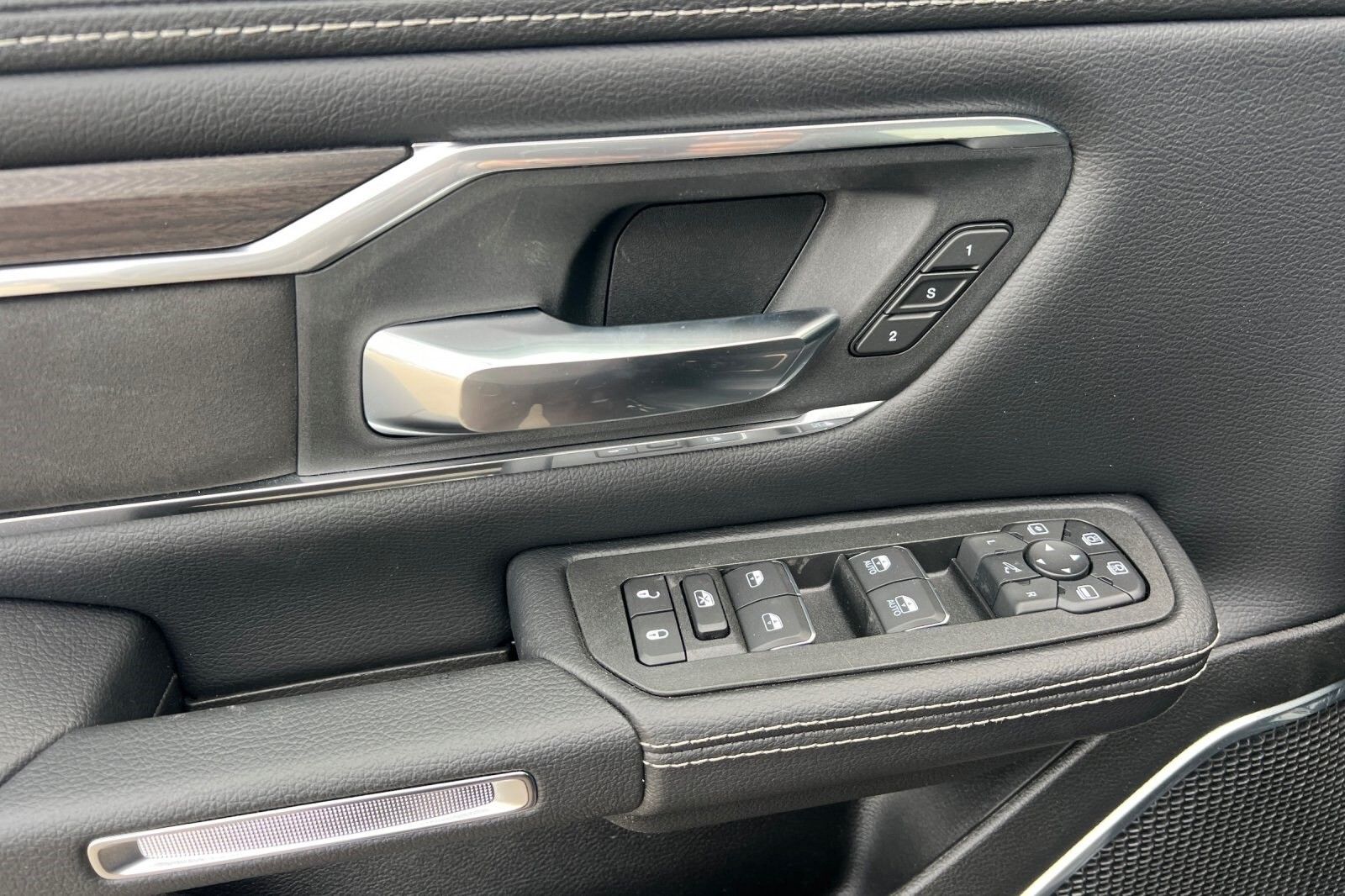 2025 RAM 1500 Laramie - Photo 12