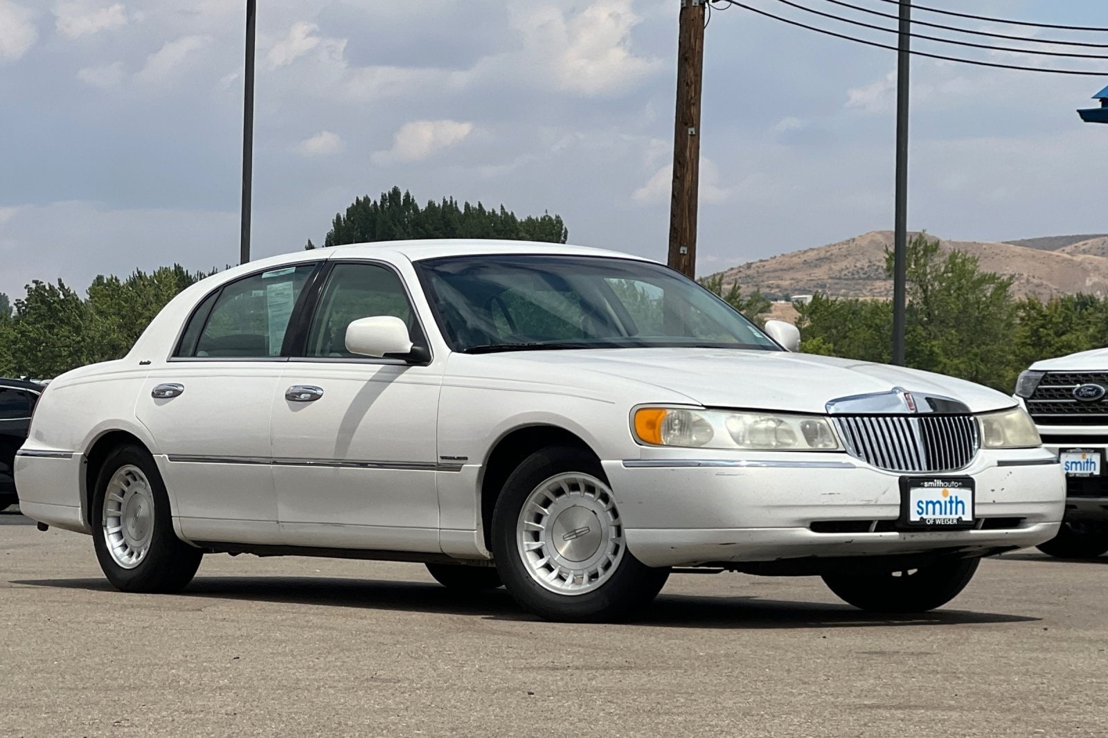 Used 2000 Lincoln Town Car Executive with VIN 1LNHM81W8YY845079 for sale in Weiser, ID