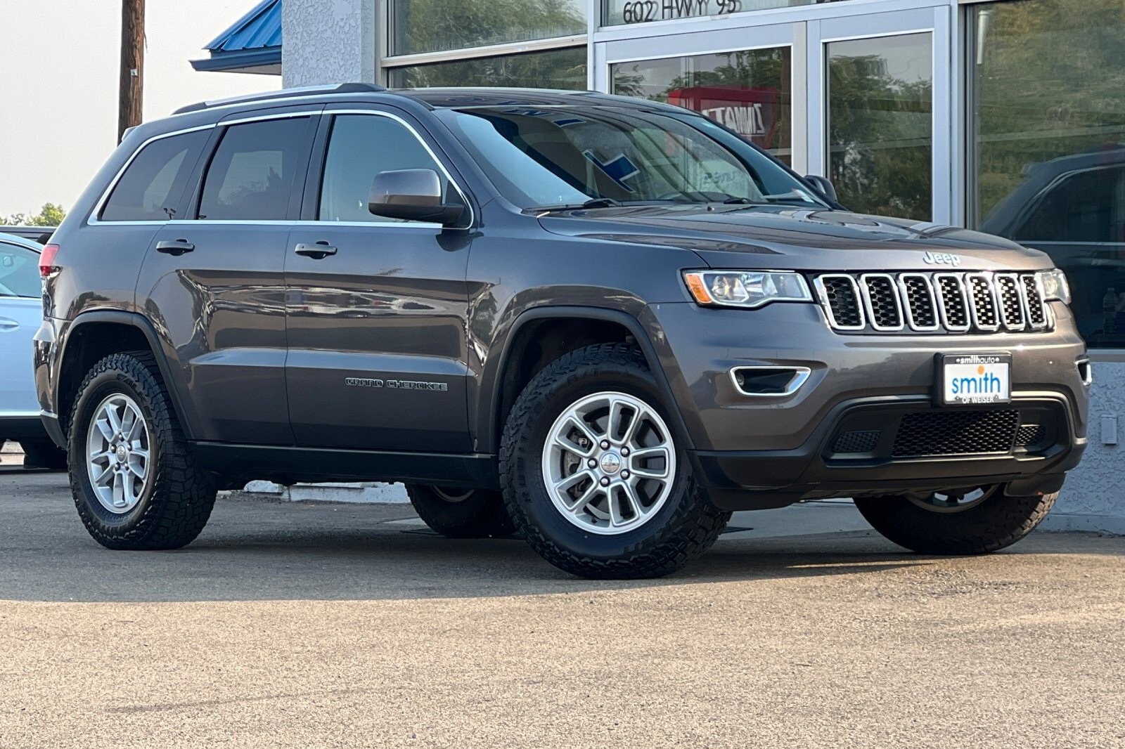 2019 Jeep Grand Cherokee Laredo E photo 2