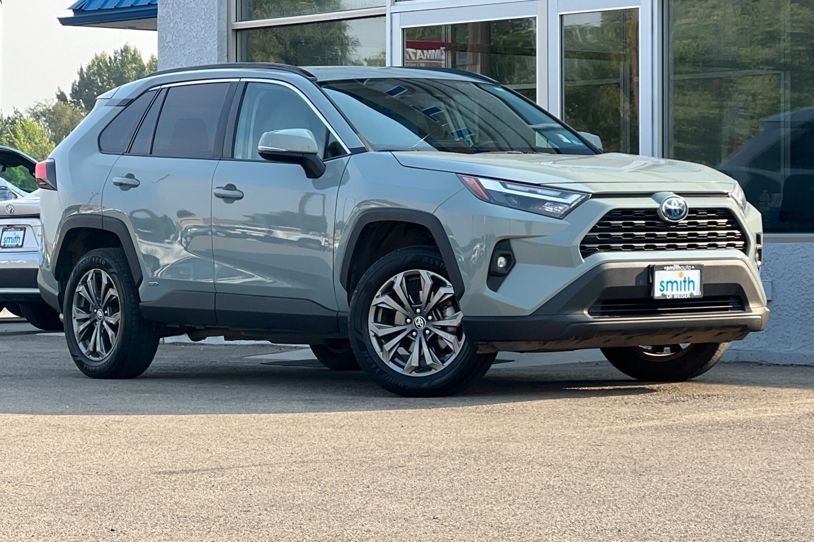 2022 Toyota RAV4 Hybrid XLE Premium photo 2