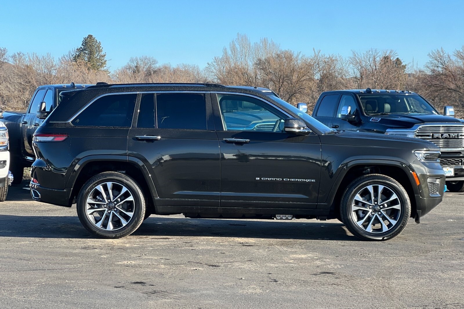 2024 Jeep Cherokee Overland 4xe photo 4