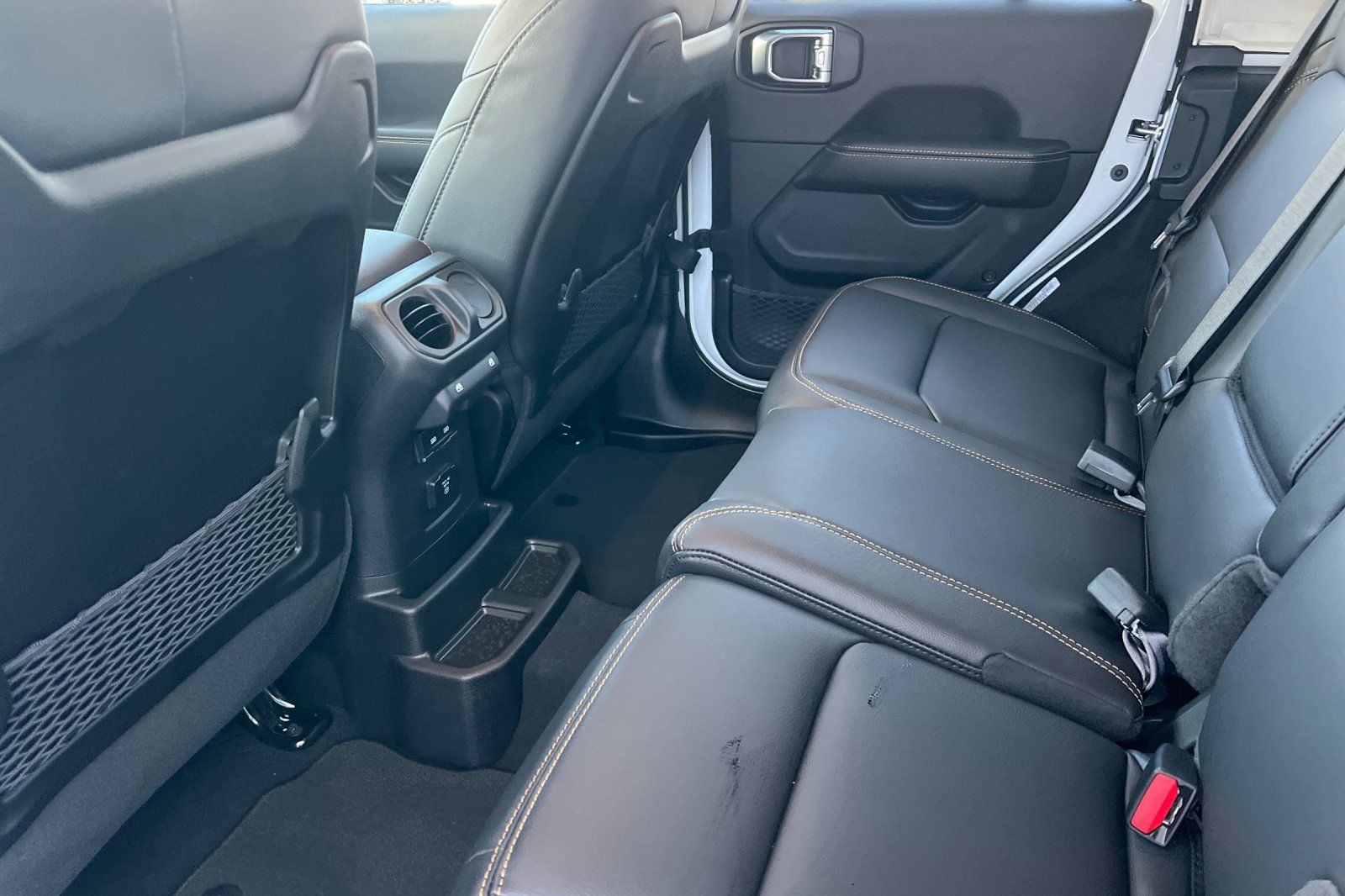 2026 Jeep Wrangler 4-Door Sahara - Photo 11