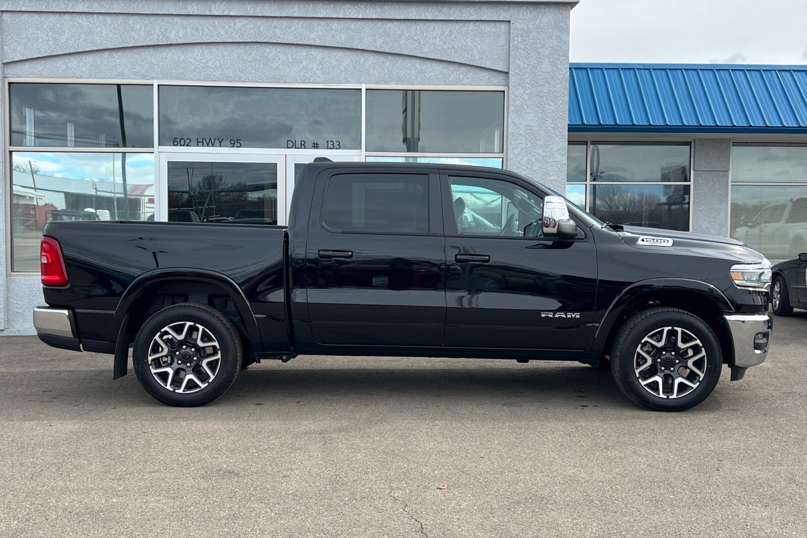 2025 Ram 1500 Laramie photo 4