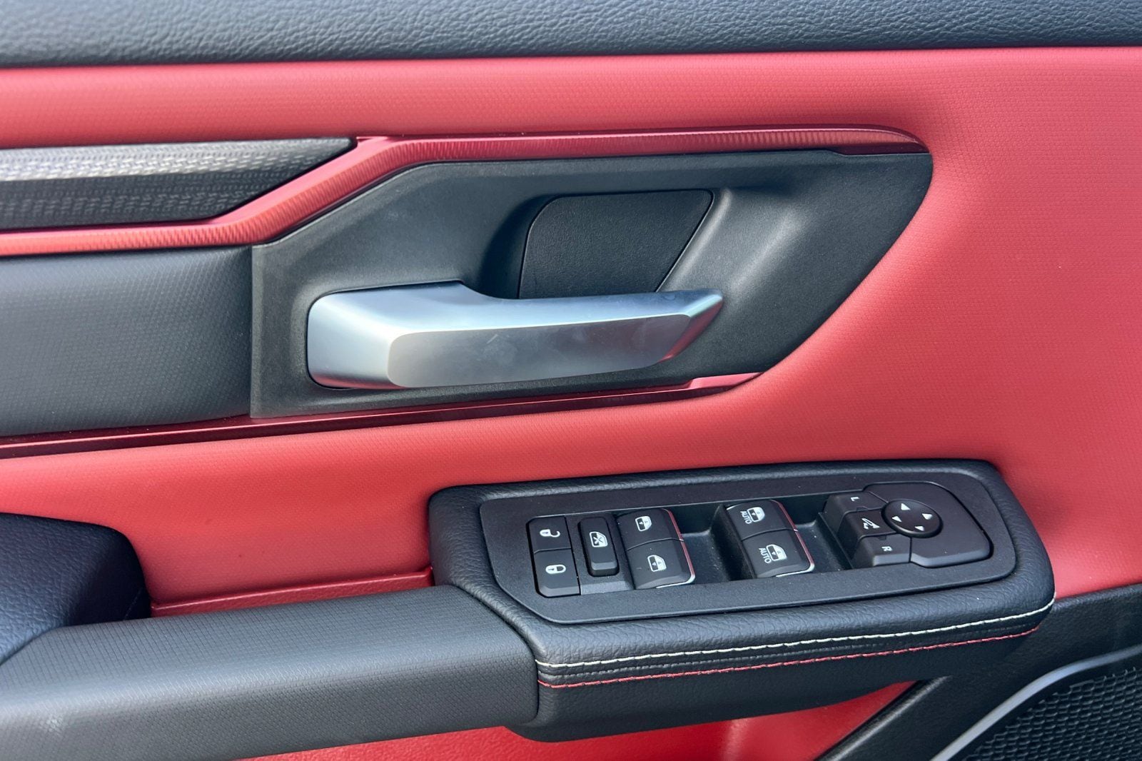 2026 RAM 1500 Rebel - Photo 10