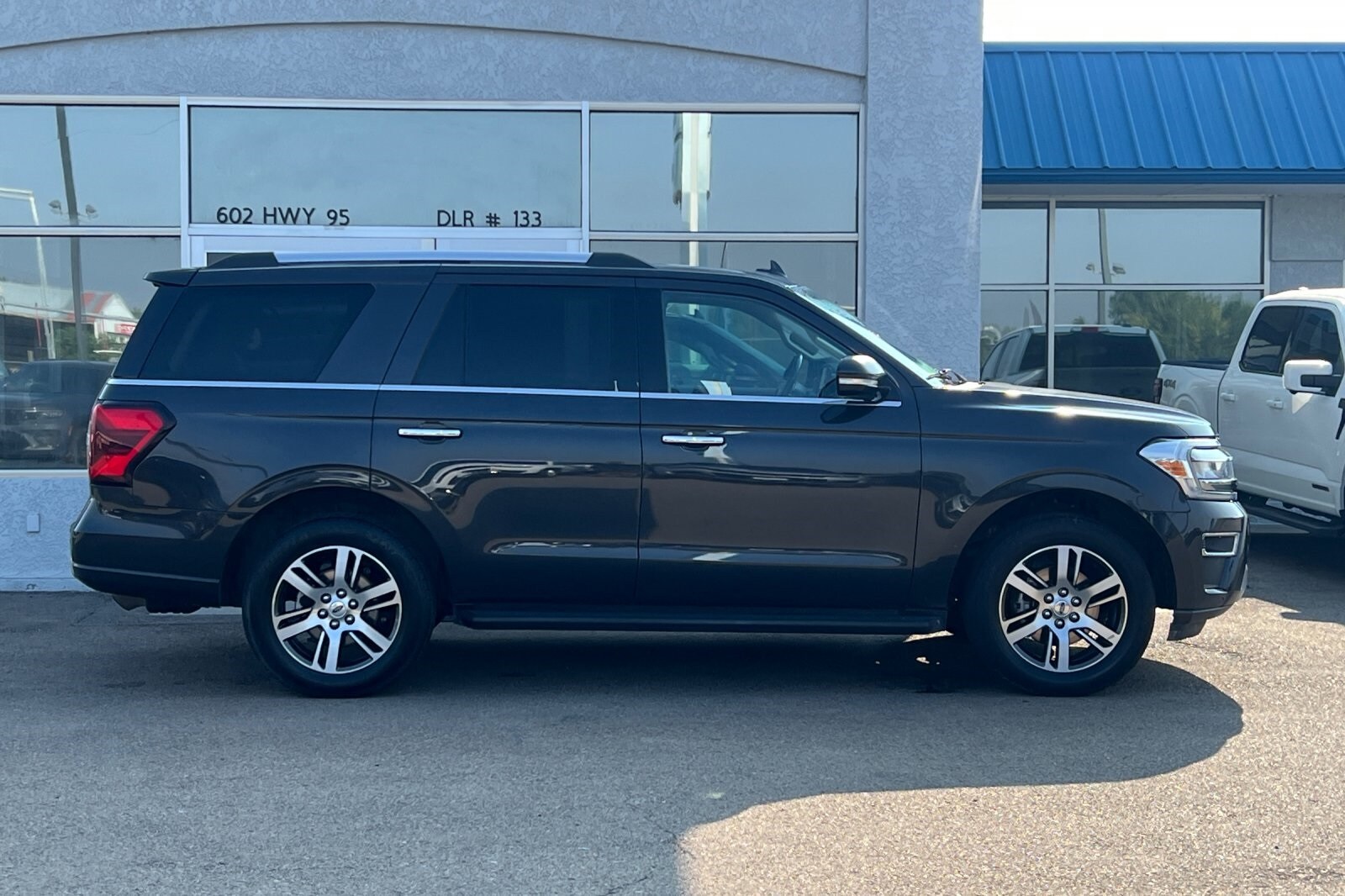 2024 Ford Expedition Limited photo 2