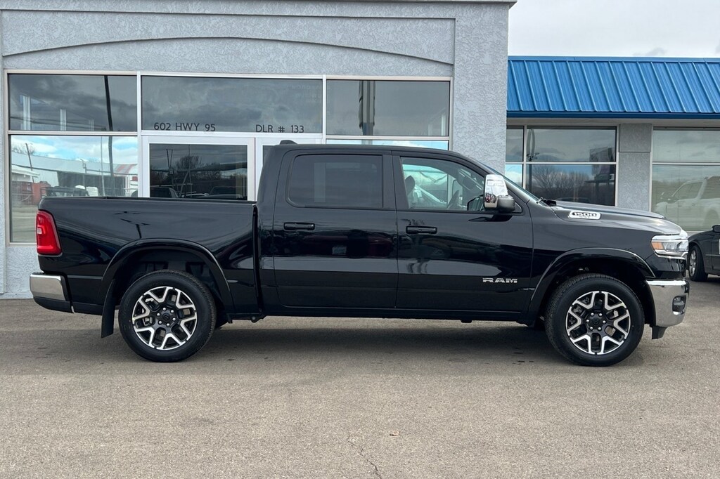 New 2025 Ram 1500 LARAMIE CREW CAB 4X4 5'7 BOX Pickup