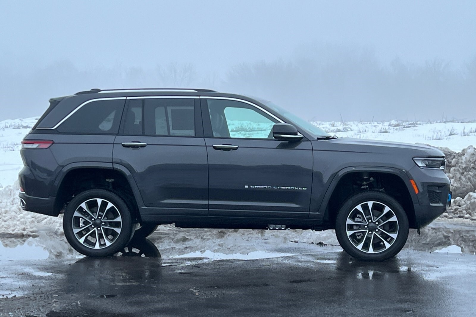 2024 Jeep Cherokee Overland 4xe photo 4
